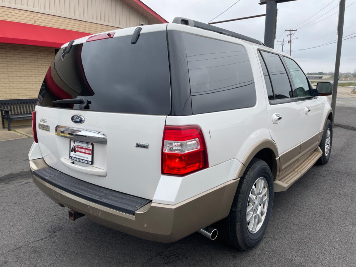 2011 White Ford Expedition (1FMJU1H56BE) with an V8, Flex Fuel, 5.4 Liter engine, Automatic, 6-Spd w/Overdrive transmission, located at 8008 Warden Rd, Sherwood, AR, 72120, (501) 801-6100, 34.830078, -92.186684 - Photo#7